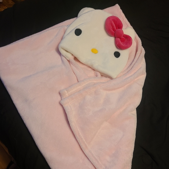 Shein x Hello Kitty and friends hooded blanket - Picture 2 of 10